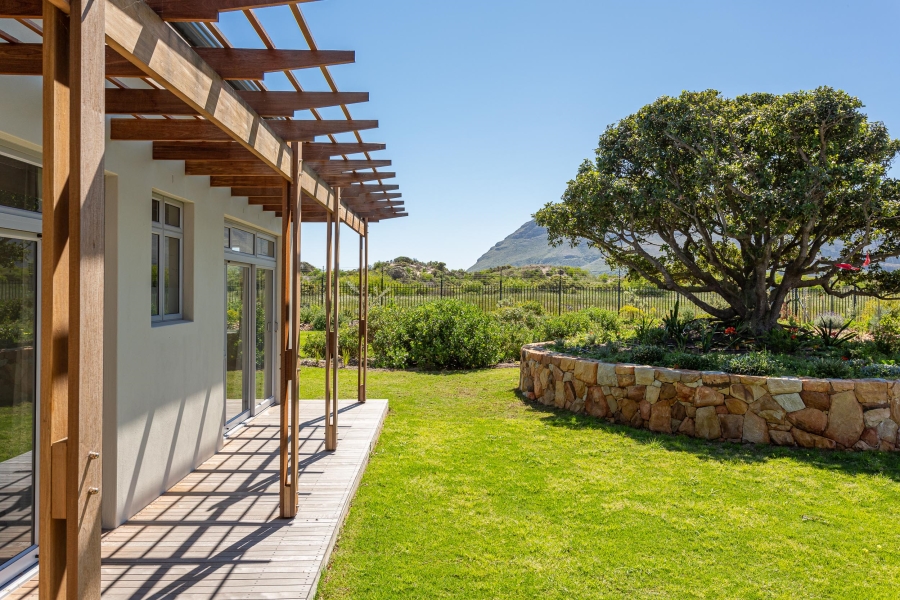 4 Bedroom Property for Sale in Lake Michelle Western Cape